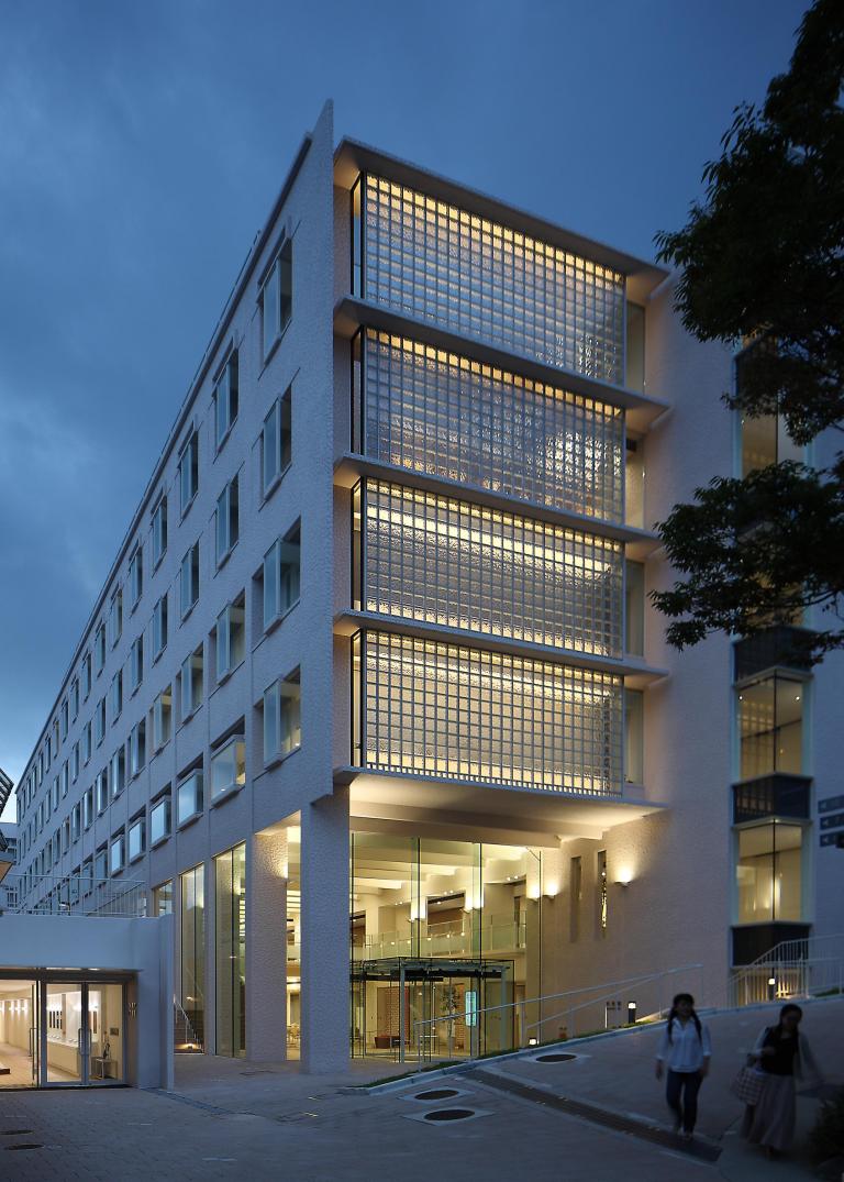 写真：甲南女子大学10号館（兵庫県）