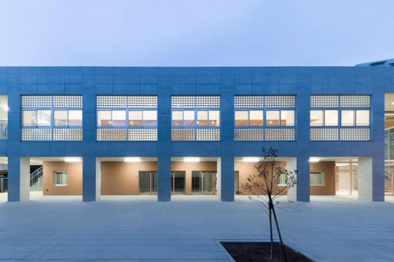 写真：慶應義塾志木高校 新多目的棟「光彩館」（埼玉県）