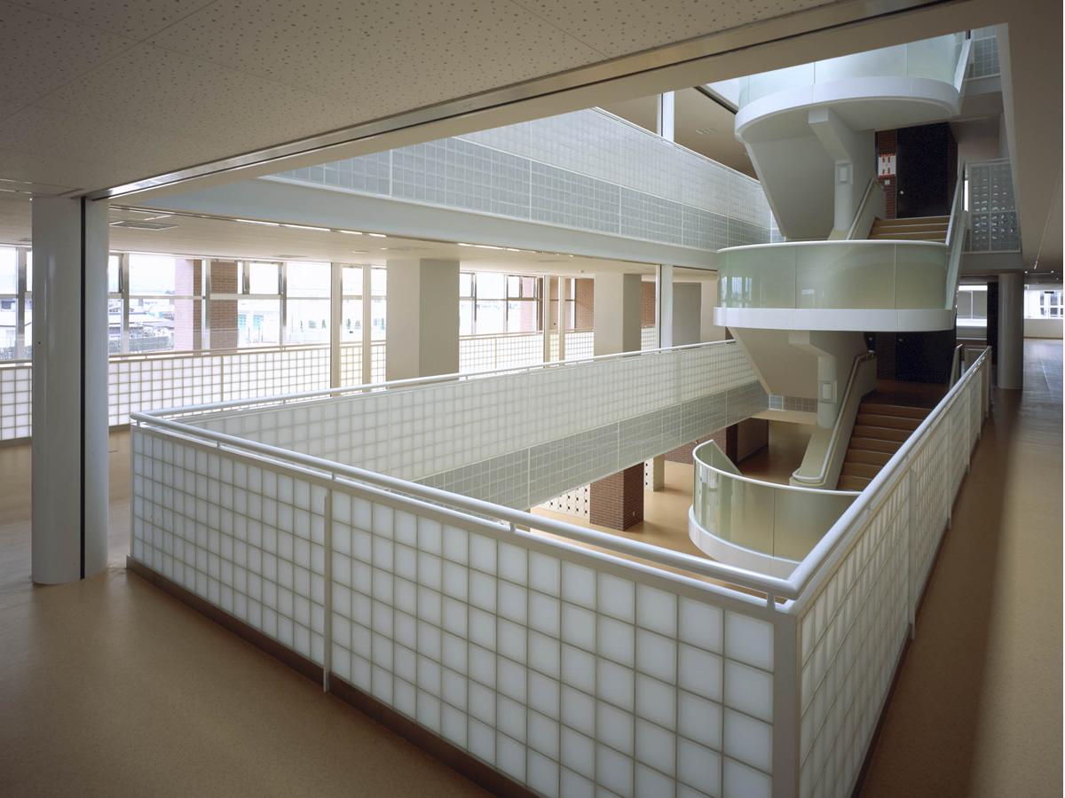 本庄東高等学校附属中学校 施工写真ギャラリー 電気硝子建材株式会社