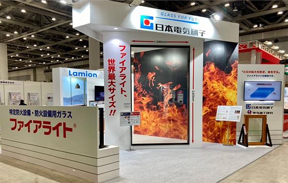 写真：「建築・建材展2021」に世界最大サイズの<br>特定防火設備用ガラス「ファイアライトプラス」を初展示