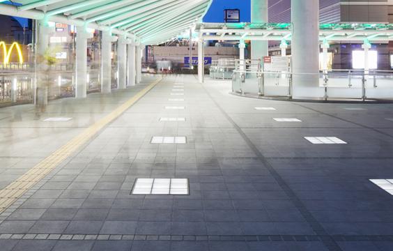 写真：【ガラスブロック】小倉駅小倉城口ペデストリアンデッキ