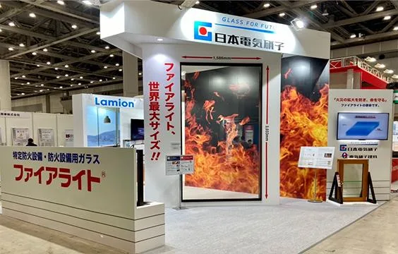 写真：「建築・建材展2021」に世界最大サイズの 特定防火設備用ガラス「ファイアライトプラス」を初展示